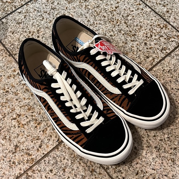 VANS | Animal Stripes Style 36 Decon SF Sneakers - Picture 3 of 8